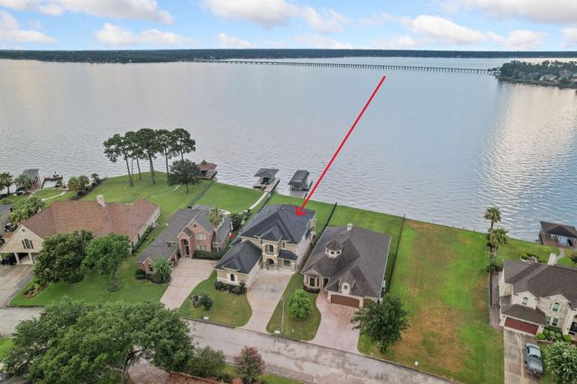 8834 Cross Country Drive, Houston, TX 77346