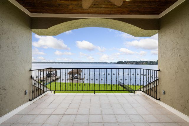 8834 Cross Country Drive, Houston, TX 77346