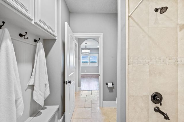 8834 Cross Country Drive, Houston, TX 77346