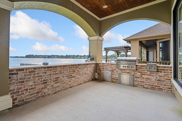 8834 Cross Country Drive, Houston, TX 77346