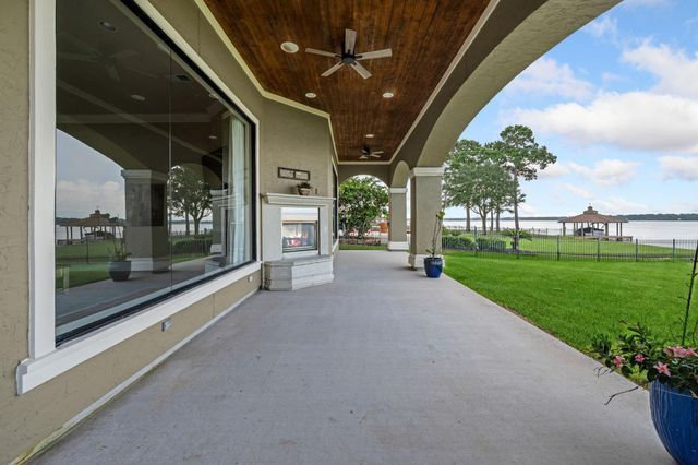 8834 Cross Country Drive, Houston, TX 77346