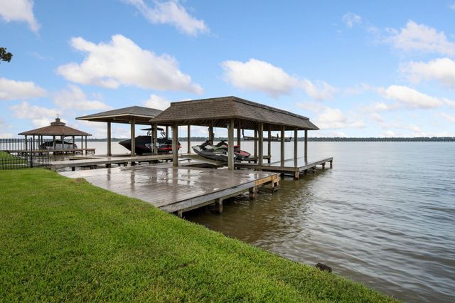 8834 Cross Country Drive, Houston, TX 77346