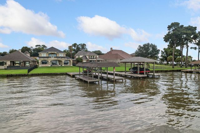 8834 Cross Country Drive, Houston, TX 77346