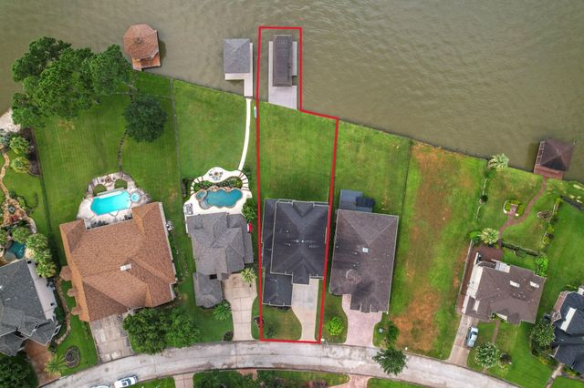 8834 Cross Country Drive, Houston, TX 77346