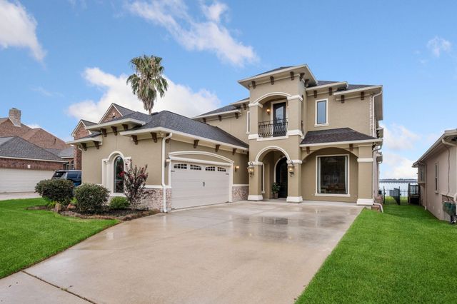 8834 Cross Country Drive, Houston, TX 77346