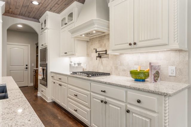 15704 Flora Avenue, Edmond, OK 73013