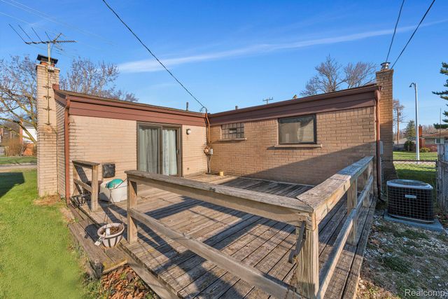 34381 Rosslyn Street, Westland, MI 48185