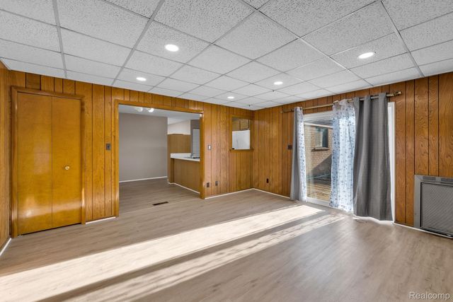 34381 Rosslyn Street, Westland, MI 48185