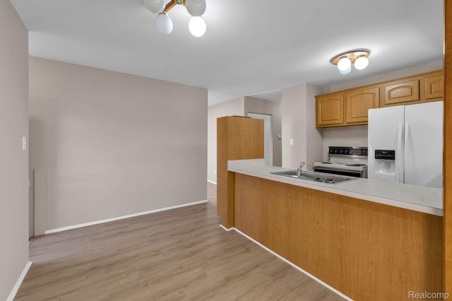 34381 Rosslyn Street, Westland, MI 48185