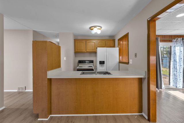 34381 Rosslyn Street, Westland, MI 48185