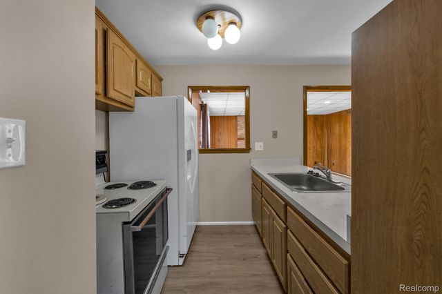 34381 Rosslyn Street, Westland, MI 48185