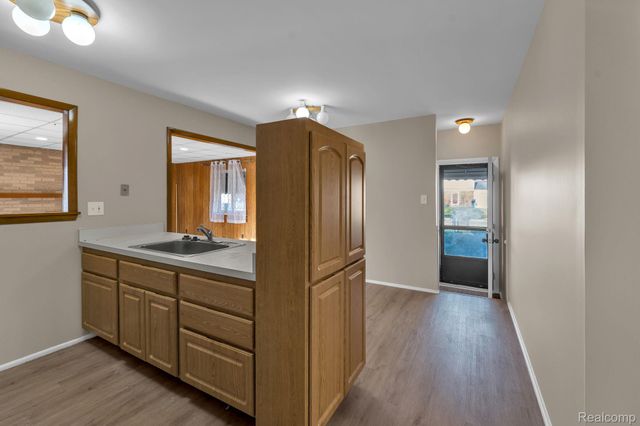 34381 Rosslyn Street, Westland, MI 48185