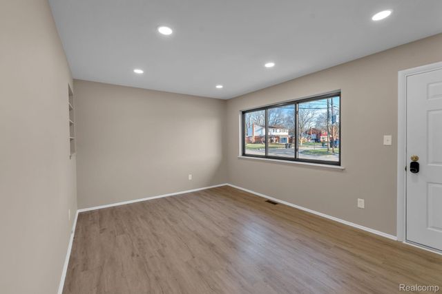 34381 Rosslyn Street, Westland, MI 48185