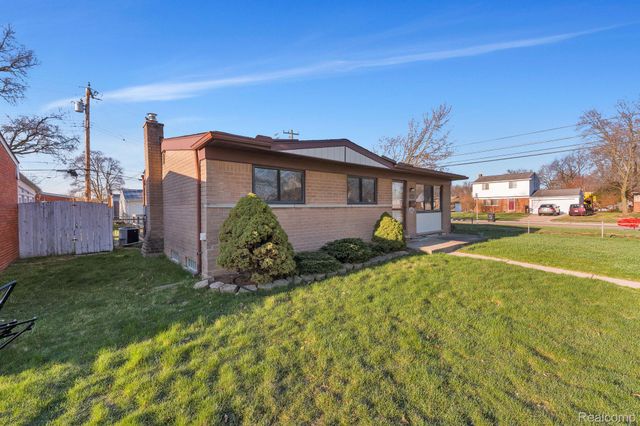 34381 Rosslyn Street, Westland, MI 48185