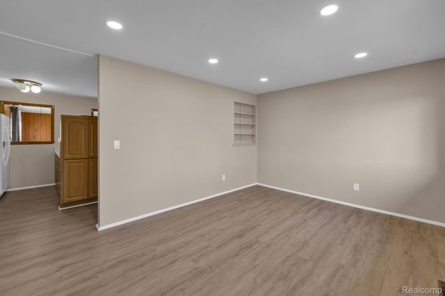 34381 Rosslyn Street, Westland, MI 48185