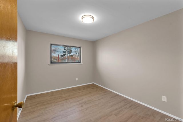 34381 Rosslyn Street, Westland, MI 48185