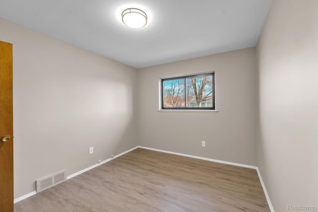 34381 Rosslyn Street, Westland, MI 48185