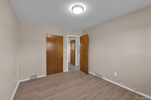 34381 Rosslyn Street, Westland, MI 48185