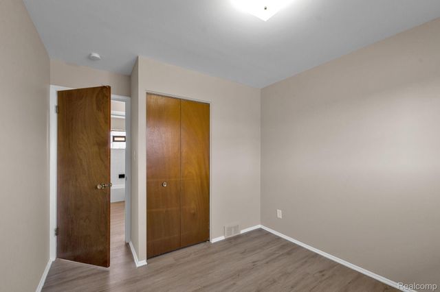 34381 Rosslyn Street, Westland, MI 48185