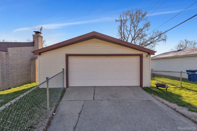 34381 Rosslyn Street, Westland, MI 48185