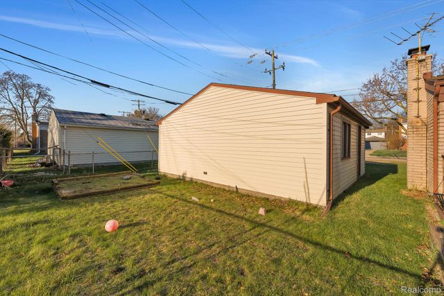 34381 Rosslyn Street, Westland, MI 48185