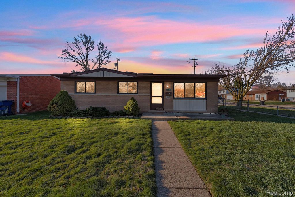 34381 Rosslyn Street, Westland, MI 48185