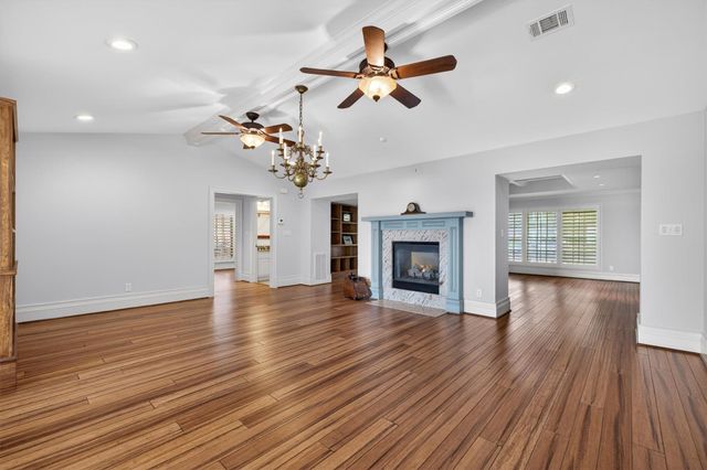 1109 Harbor View Drive, Galveston, TX 77550