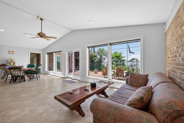 1109 Harbor View Drive, Galveston, TX 77550