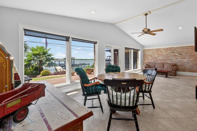 1109 Harbor View Drive, Galveston, TX 77550