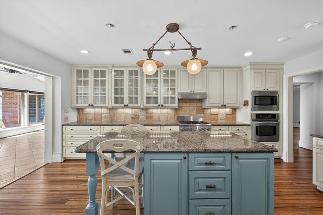 1109 Harbor View Drive, Galveston, TX 77550