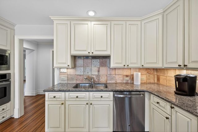 1109 Harbor View Drive, Galveston, TX 77550