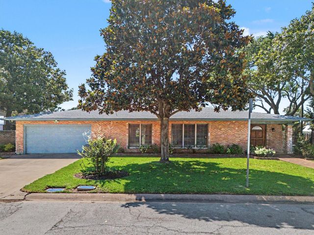 1109 Harbor View Drive, Galveston, TX 77550