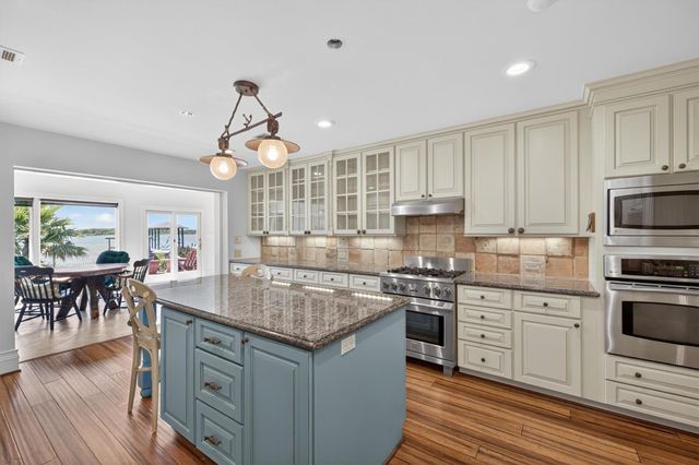 1109 Harbor View Drive, Galveston, TX 77550