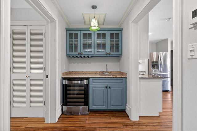 1109 Harbor View Drive, Galveston, TX 77550