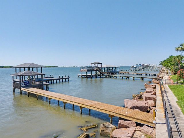 1109 Harbor View Drive, Galveston, TX 77550