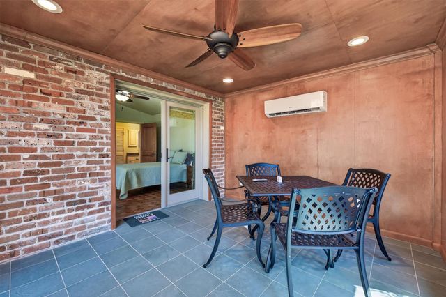 1109 Harbor View Drive, Galveston, TX 77550