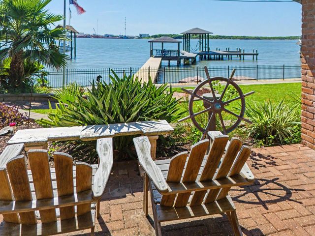 1109 Harbor View Drive, Galveston, TX 77550
