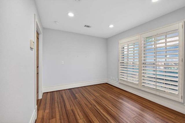 1109 Harbor View Drive, Galveston, TX 77550