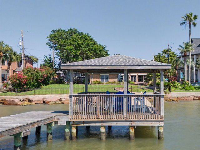 1109 Harbor View Drive, Galveston, TX 77550