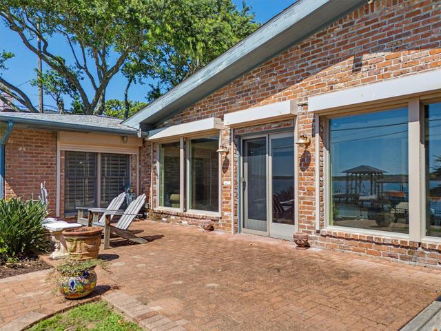1109 Harbor View Drive, Galveston, TX 77550