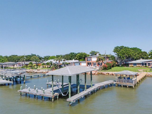1109 Harbor View Drive, Galveston, TX 77550