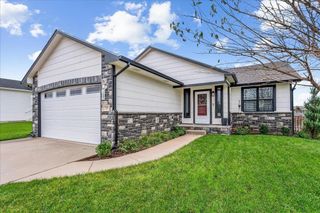 717 E Minneha Ave, Andover, KS 67002