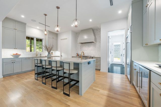 3621 Peregrine Falcon DR, Austin, TX 78746