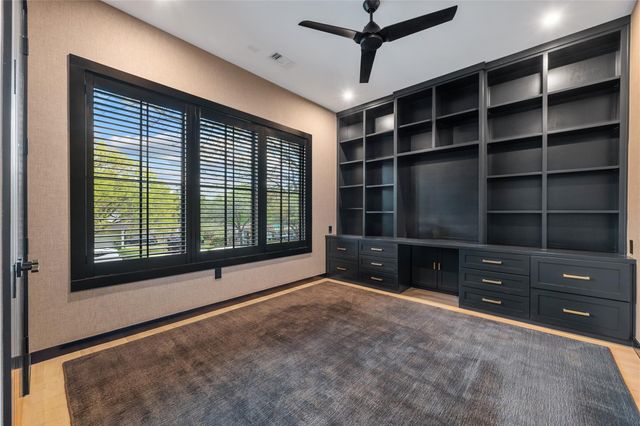 3621 Peregrine Falcon DR, Austin, TX 78746