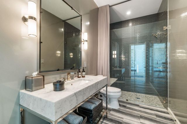 3621 Peregrine Falcon DR, Austin, TX 78746