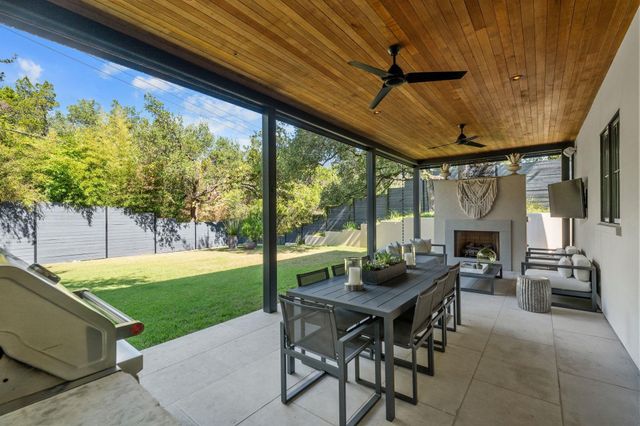 3621 Peregrine Falcon DR, Austin, TX 78746