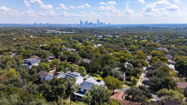 3621 Peregrine Falcon DR, Austin, TX 78746