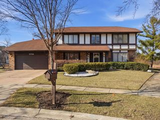 5722 Doe Circle, Westmont, IL 60559