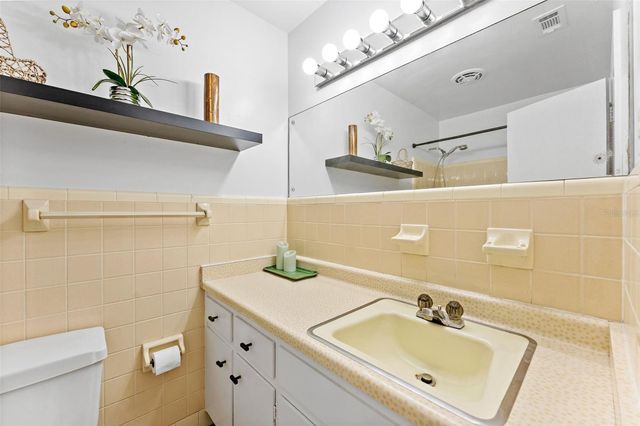 6429 N GOMEZ AVENUE, Tampa, FL 33614