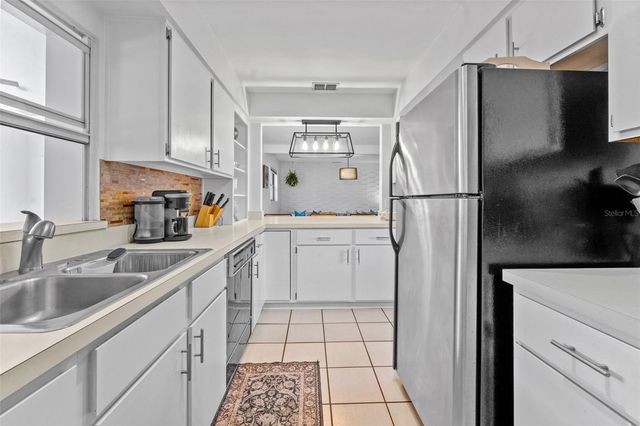 6429 N GOMEZ AVENUE, Tampa, FL 33614